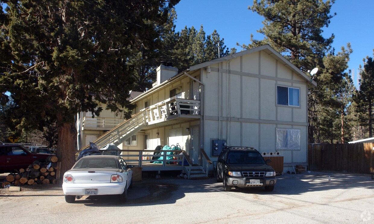 Building Photo - 1001 Green Way Dr