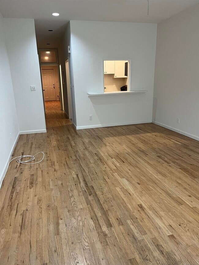Building Photo - 221 Park Ave
