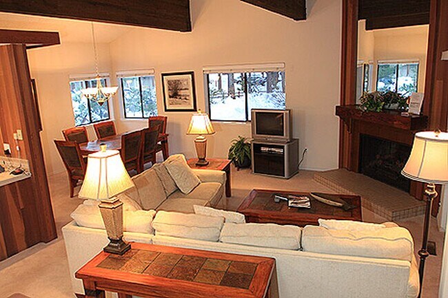 Foto del edificio - Incline Village, Lake Tahoe, Nevada walk t...