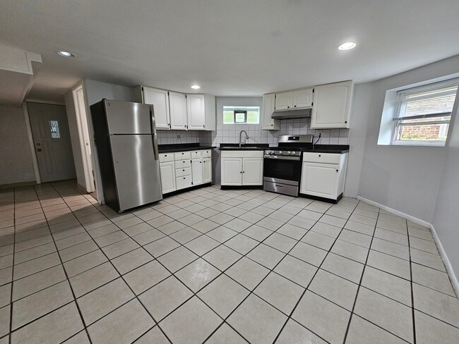 Building Photo - 2441 N Tripp Ave