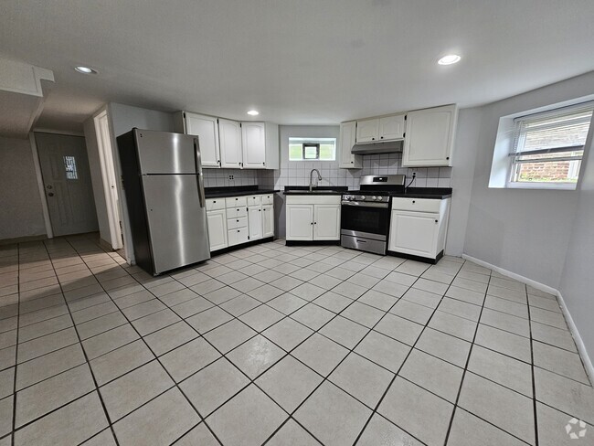Building Photo - 2441 N Tripp Ave