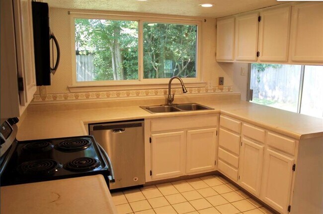 Building Photo - 2718 Quiet Meadows Dr