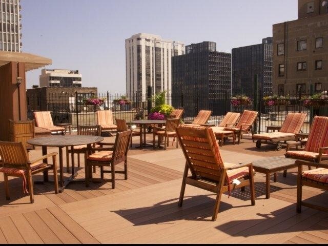 Foto principal - 214 E Chestnut St