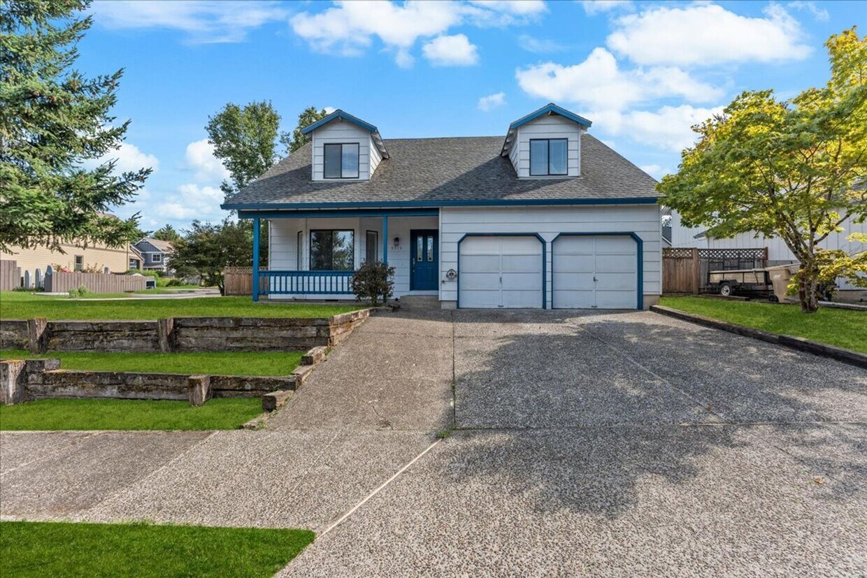 Primary Photo - Renovated 4-bdrm, 2-bath Tualatin home—Cor...