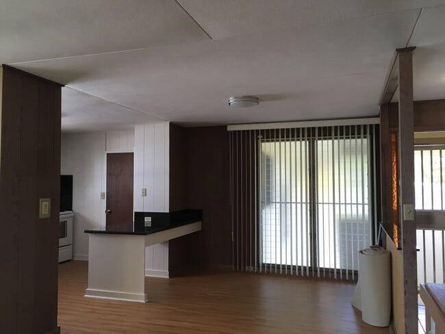 Building Photo - Aiea Heights - Upstairs unit of duplex - 3...