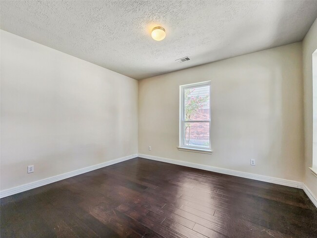 Building Photo - 9343 Starfire Ln
