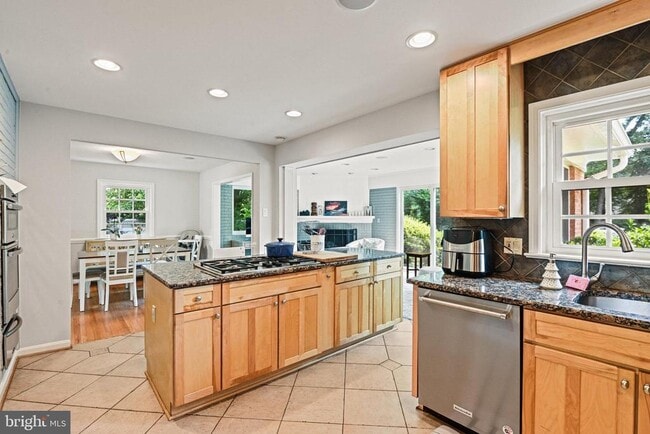 Building Photo - 8633 Janet Ln