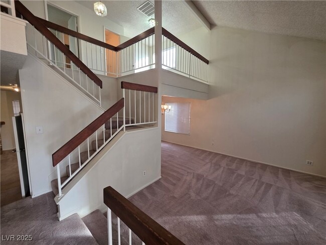 Building Photo - 321 S Bent Creek Dr