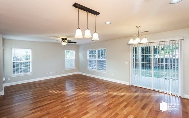 Building Photo - 338 Charter Oak Ct