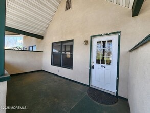 Building Photo - 102 Lenison Ave