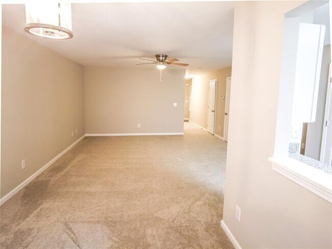 Foto del edificio - 6522 Snow Bird Ln