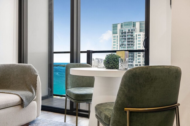 Foto del edificio - 398 NE 5th St