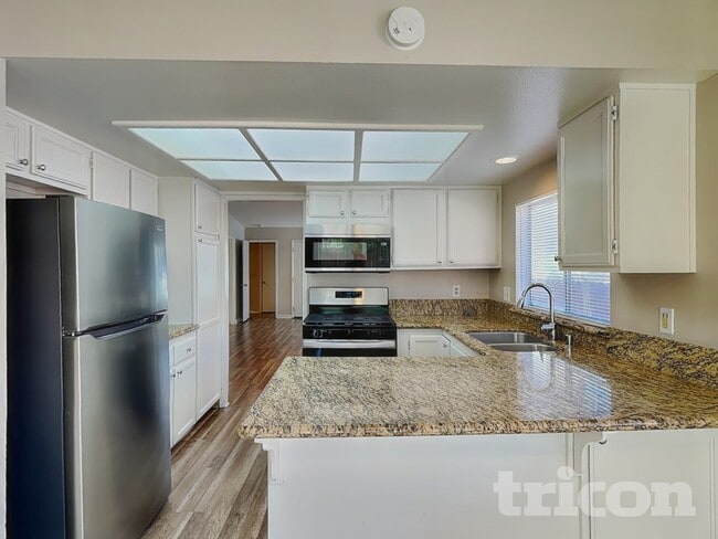 Building Photo - 2020 Burnside Dr