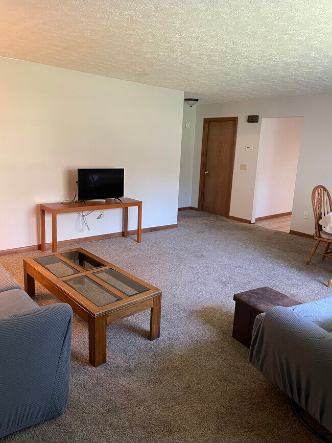 Sala de estar/Comedor - 1055 W 10th St