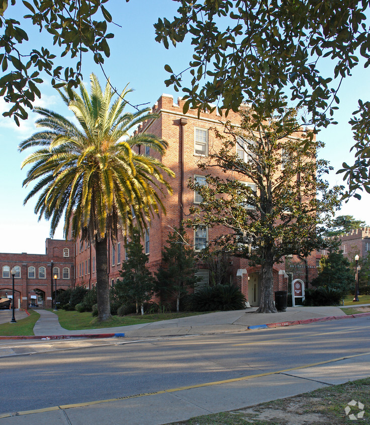 Building Photo - Broward Hall