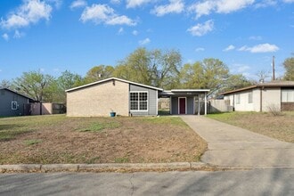 Building Photo - 915 Stonegate Dr
