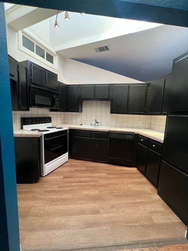 Foto del edificio - 207 N Elm St