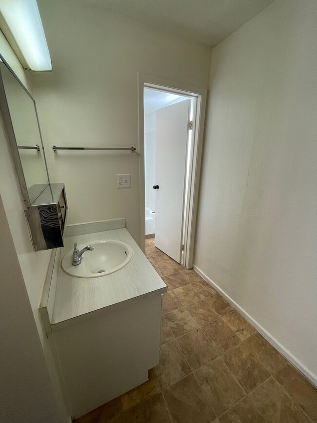 Building Photo - Studio Apartment on Las Vegas Strip - Clos...