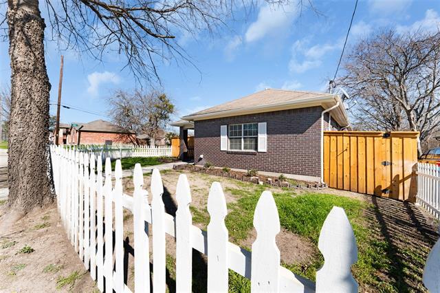 Building Photo - 801 Peters Colony