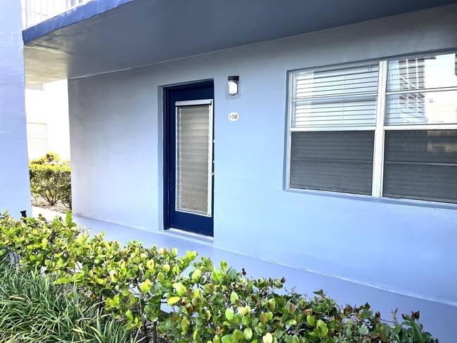 Building Photo - 247 Burgundy Ave