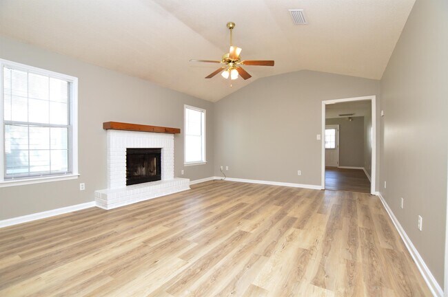Building Photo - 1332 Edgewood Dr
