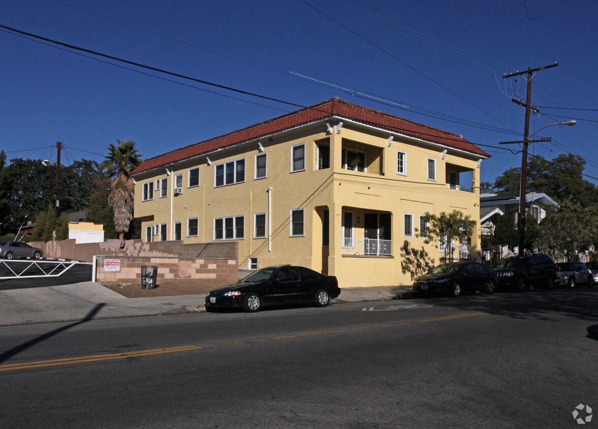 Foto principal - 4635-4641 Franklin Ave