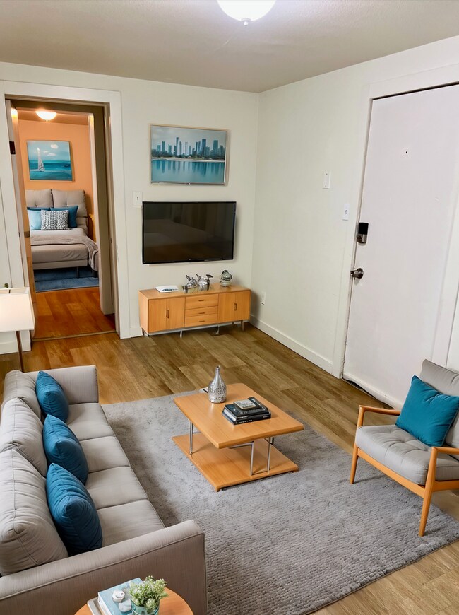 Building Photo - Move in special $1100 off and Rest of Octo...