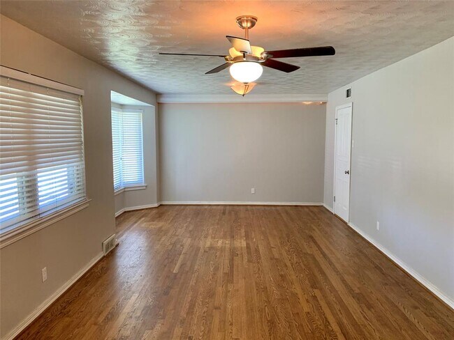 Building Photo - 9930 Cloister Dr