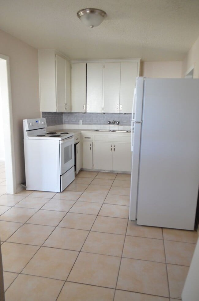 Building Photo - 1008 S 9th St