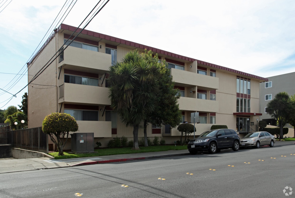 Primary Photo - Kent Apartments