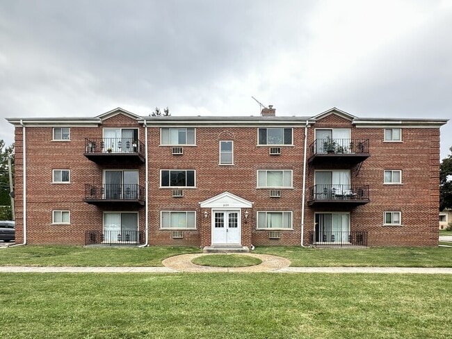Building Photo - 1639 Oakwood Ave