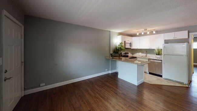 Foto del edificio - Live in the Heart of Fort Sanders | 1BR Condo Near UTK with Pool, Parking & City Views