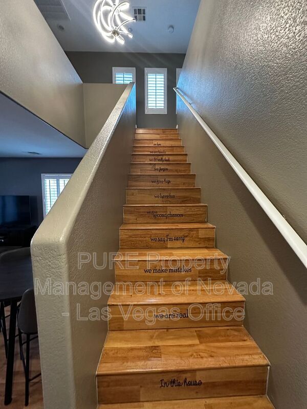 Foto del edificio - 8304 Strawberry Spring St
