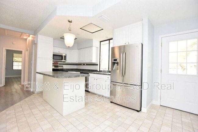 Building Photo - 1127 Oakhill St
