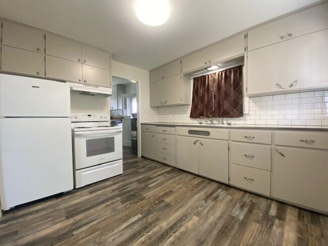 Building Photo - 1026 N Napa St