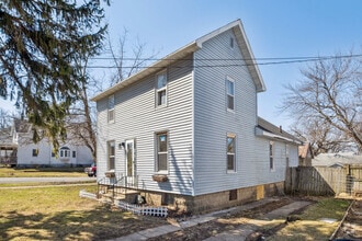 Building Photo - 511 4th St
