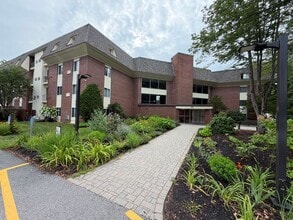 Building Photo - 757 Main St