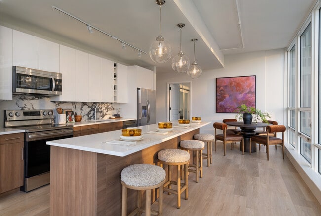 Gourmet Kitchen - Hudson House West