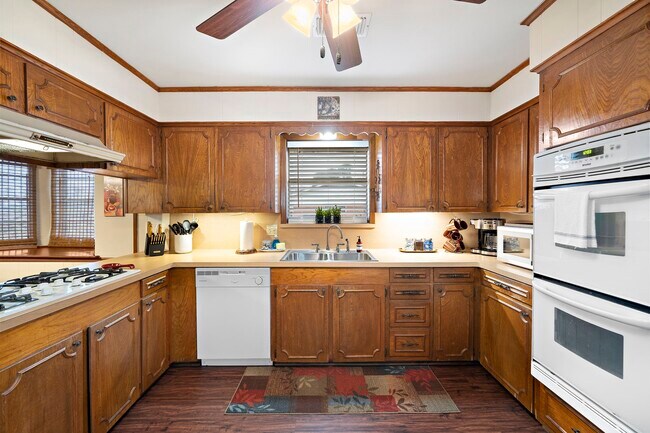 Foto del edificio - 4912 Goose Creek Dr
