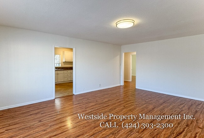 Building Photo - 6606 Brynhurst Ave