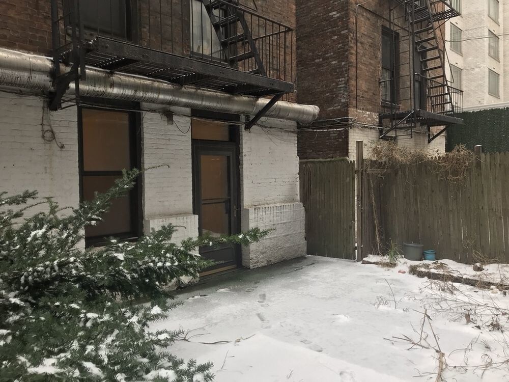 Building Photo - No Fee 2 Bed with private patio