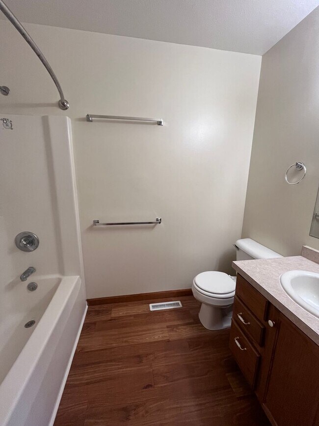 Foto del edificio - 3-Bedroom Duplex Available in Goshen