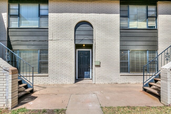 Building Photo - 1427 Austin St