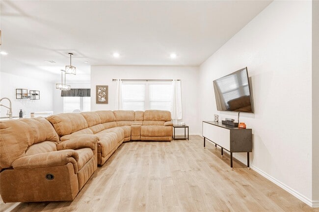Foto del edificio - 801 Meadow Creek Ln
