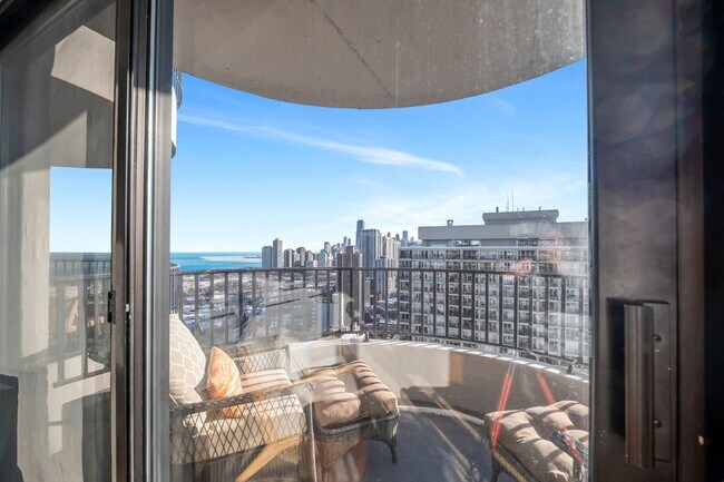 Building Photo - 2020 N Lincoln Park W