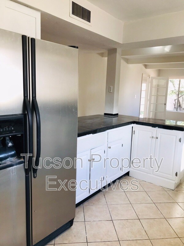 Foto del edificio - 7742 E Tanque Verde Ln