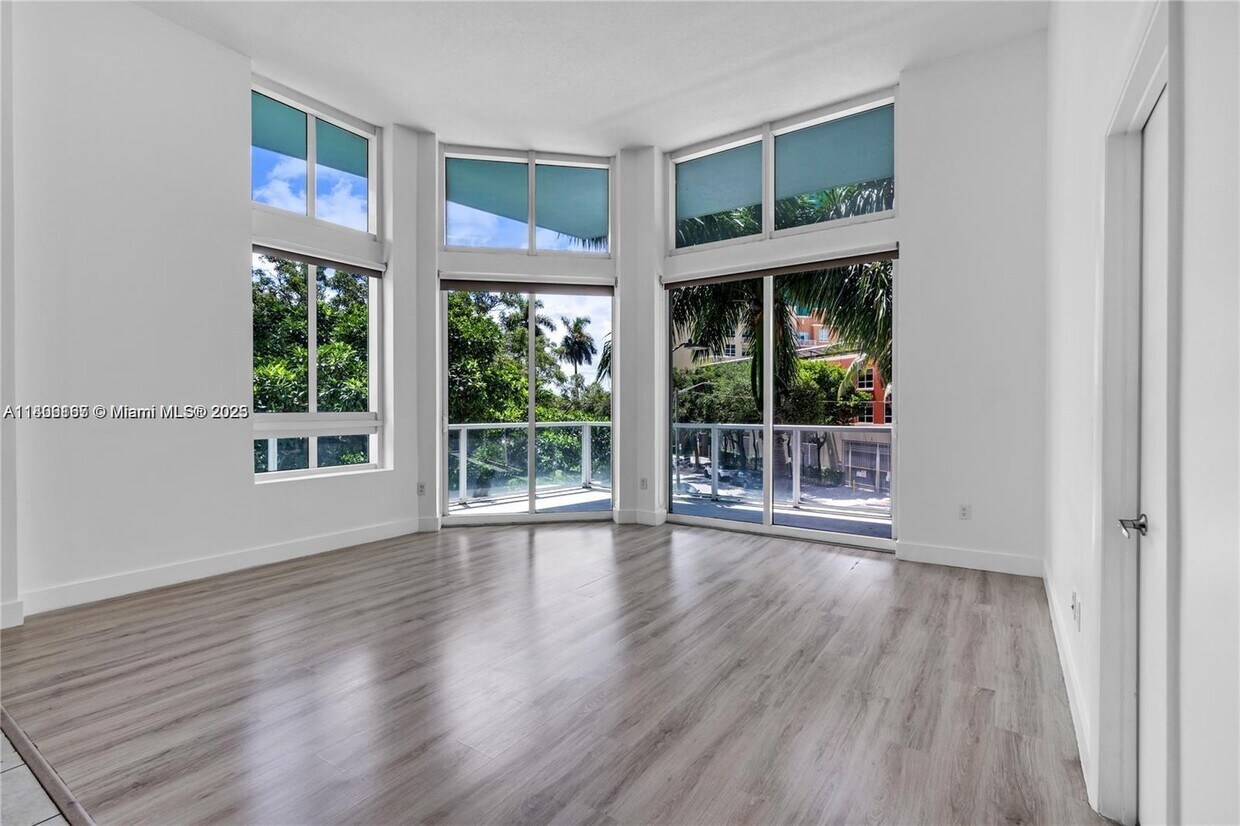 Foto principal - 1900 N Bayshore Dr