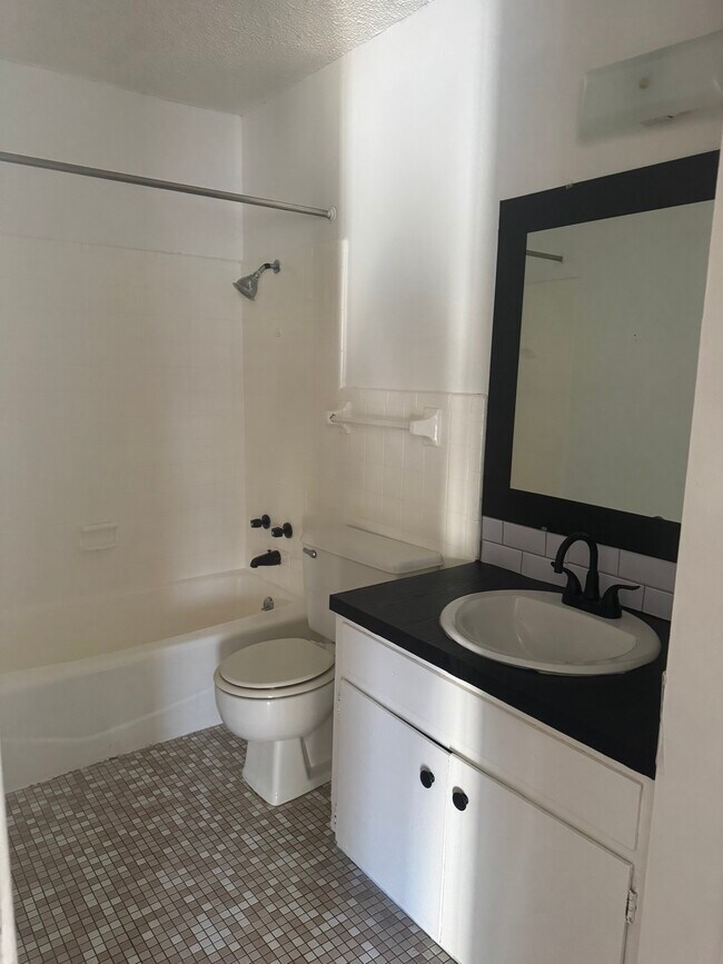 Baño - 401 Willett Place Blvd