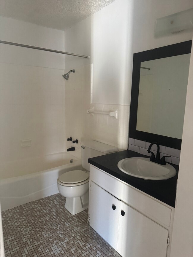 Bathroom - 401 Willett Place Blvd