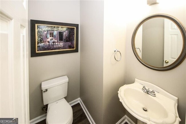 Building Photo - 121 Stoneforest Dr